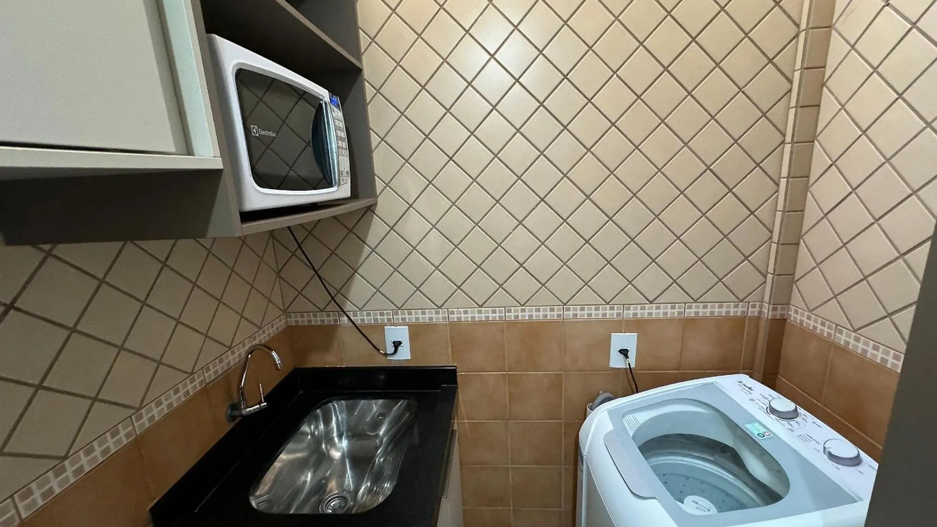 A27 - Apartamento De 02 Suites No Centro. Bombinhas