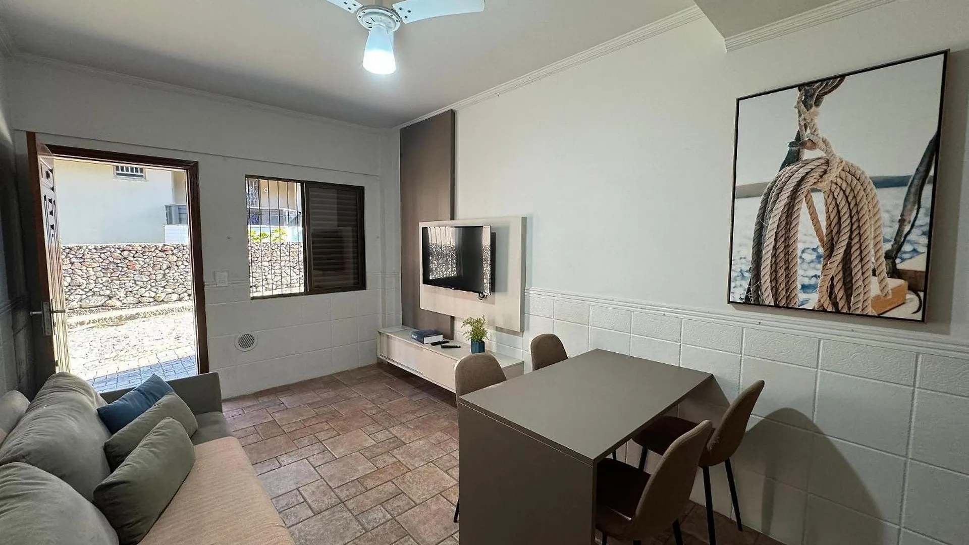 A27 - Apartamento De 02 Suites No Centro. Bombinhas